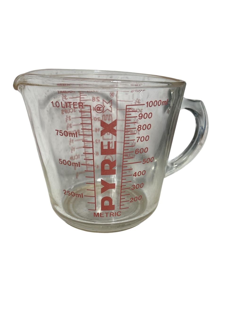 Vintage Pyrex measuring 4 cup excellent condition.